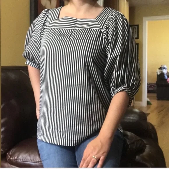 🎉3/$10 in bundle 🎉 Loft Black & White 3/4 Sleeve Top Small - Picture 5 of 5